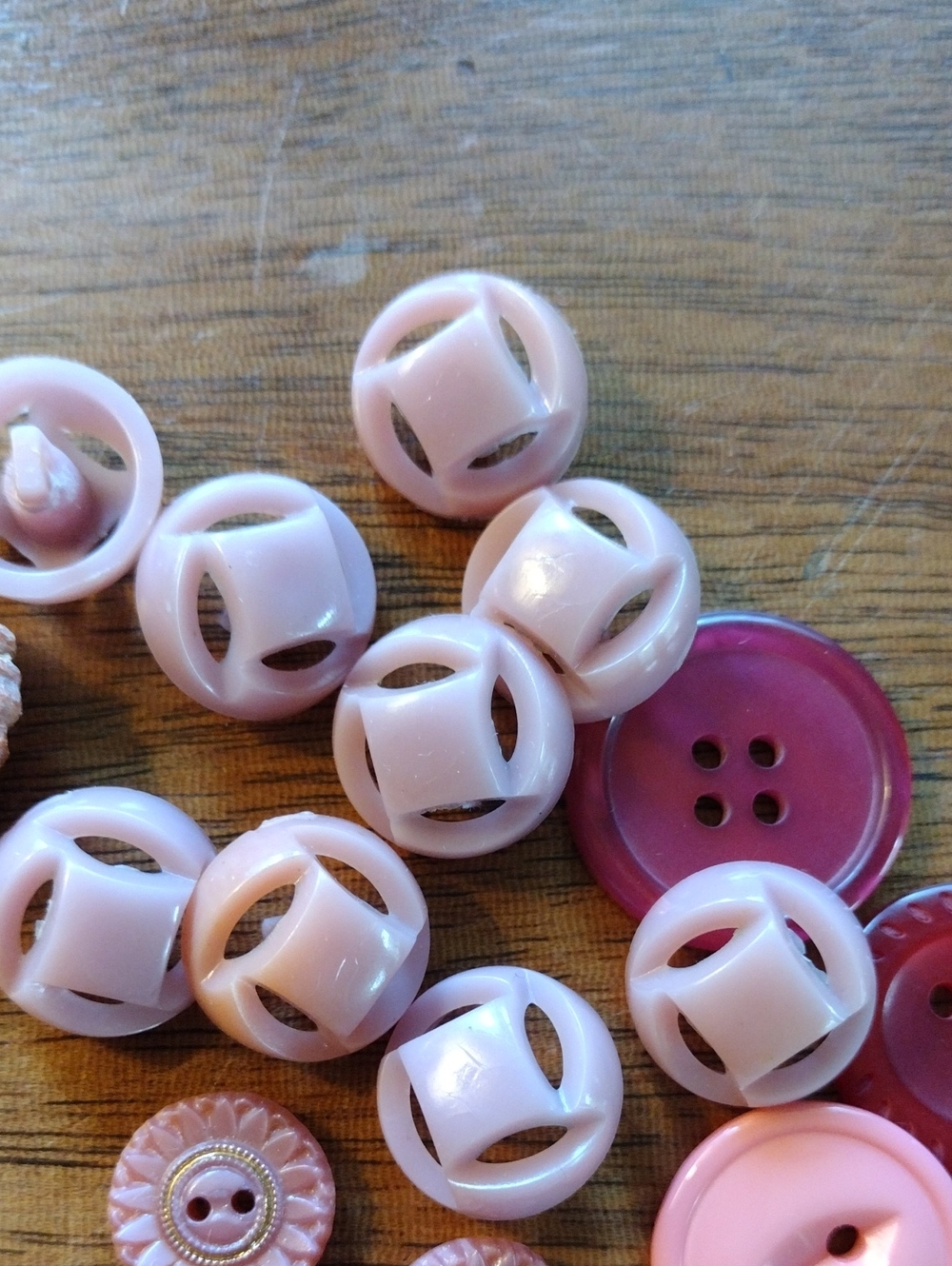 Pink Assorted Buttons Mix - - Picture 2 of 3